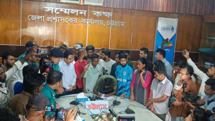 চট্টগ্রামে আন্দোলনকারীদের গণ-পদযাত্রা ও স্মারকলিপি প্রদান