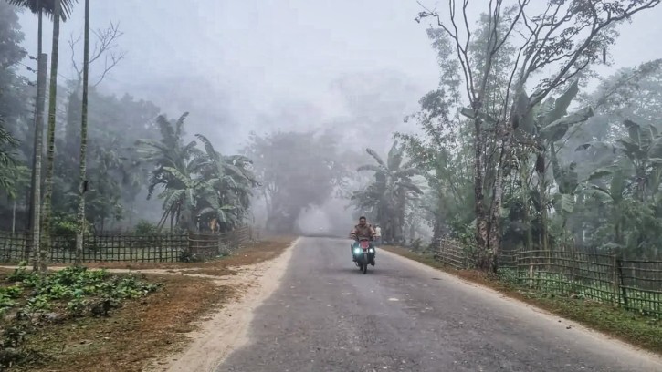 উত্তরে শীতের আমেজ, পঞ্চগড়ে ঘন কুয়াশা