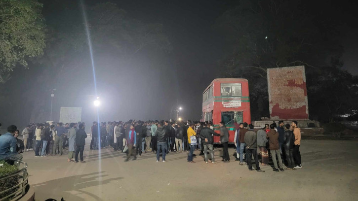 ইবিতে বাসের সিট নিয়ে দুই বিভাগের শিক্ষার্থীদের মারামারি