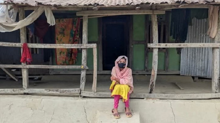 পরীক্ষার হলে না গিয়ে প্রেমিকের বাড়িতে তরুণী