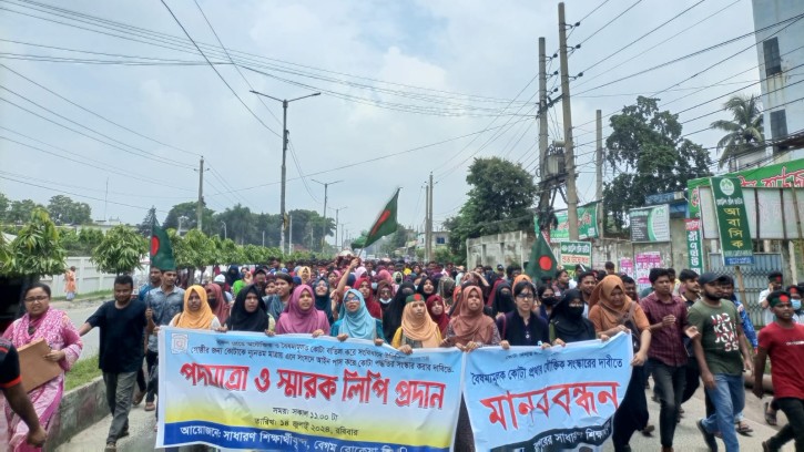 বেরোবিতে কোটা সংস্কার আন্দোলনকারীদের গণপদযাত্রা 