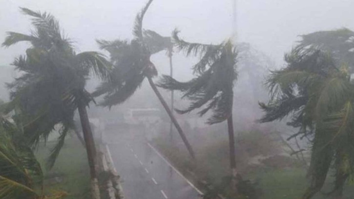 দুপুরের মধ্যে ঝড়ের আশঙ্কা