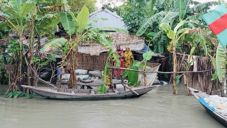 ভোলায় অতি জোয়ারে তলিয়ে গেছে বিস্তীর্ণ জনপদ