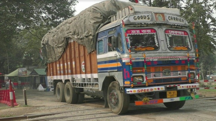 শুল্ক কমানোর পরেও হিলিতে কমছে না পেঁয়াজের দাম