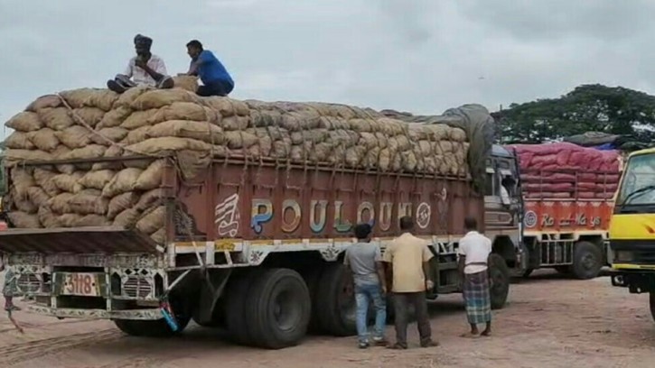 হিলি স্থলবন্দর দিয়ে নতুন আলু আমদানি শুরু