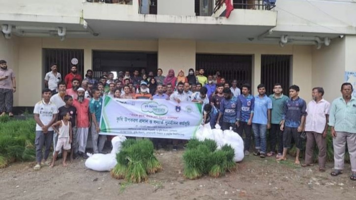 বন্যায় ক্ষতিগ্রস্ত কৃষকদের মাঝে ধানের চারা বিতরণ