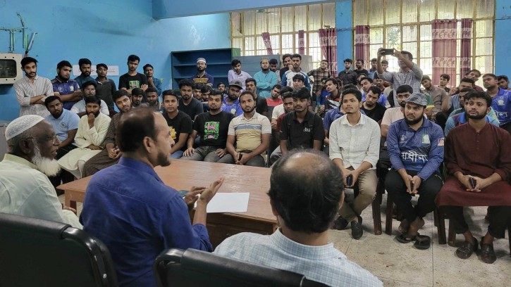 শিক্ষার্থীদের সঙ্গে মতবিনিময় সভা করলেন ইবি প্রভোস্ট