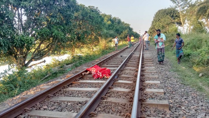 আক্কেলপুরে ট্রেনে ঝাঁপ দিয়ে তিন সন্তানের জননীর আত্মহত্যা