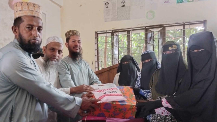 ‎মানিকপুরে দারুল কিরাতে কুরআন প্রশিক্ষণের সমাপনী, দোয়া ও পুরস্কার বিতরণী অনুষ্ঠিত