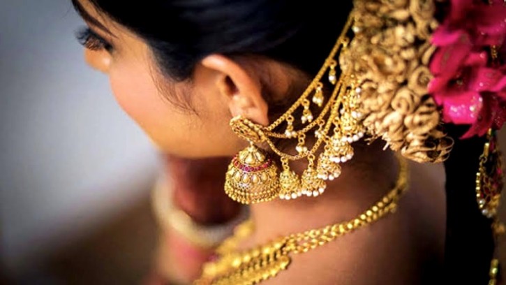 স্বর্ণের দাম আরও কমলো