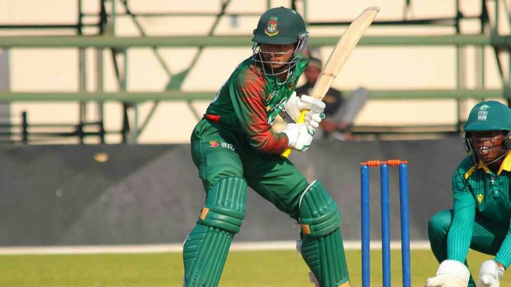 দক্ষিণ আফ্রিকাকে চ্যালেঞ্জিং লক্ষ্য দিলো বাংলাদেশ