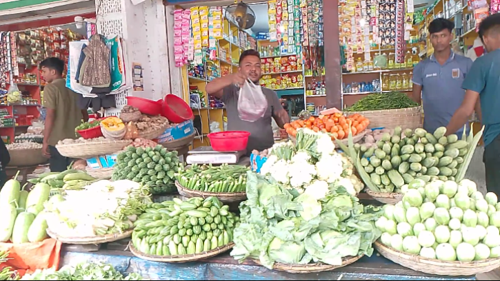 আত্রাইয়ে লাগামহীন সবজির বাজার, দিশেহারা নিম্ন আয়ের মানুষ