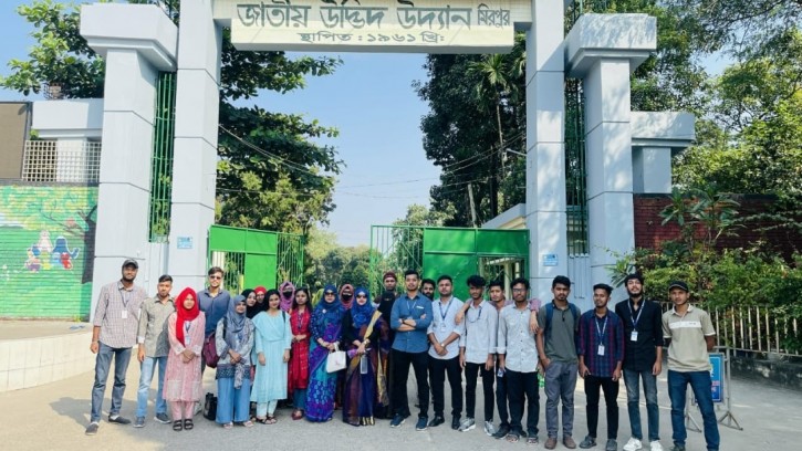 উদ্ভিদ উদ্যানে গবির কৃষি অনুষদের শিক্ষার্থীরা