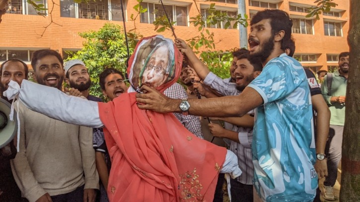 গবিতে শেখ হাসিনার প্রতীকী ফাঁসি কার্যকর