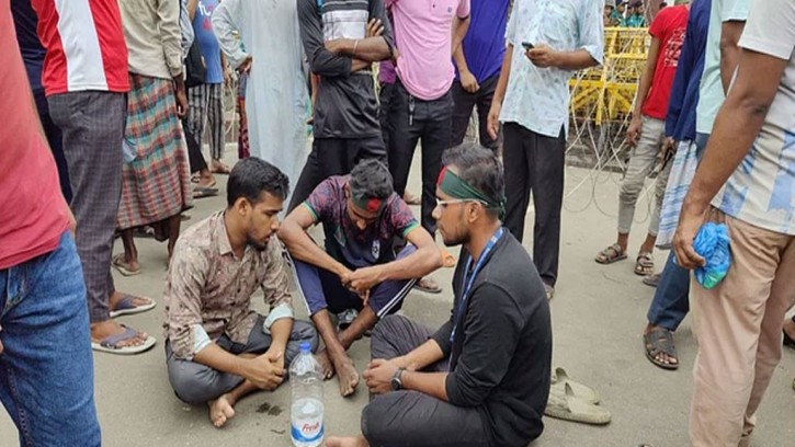 বঙ্গভবনের সামনে ৩ ব্যক্তির অবস্থান