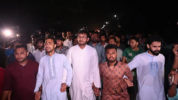 জাকসু নির্বাচন বর্জনের পর ছাত্রদলের বিক্ষোভ মিছিল