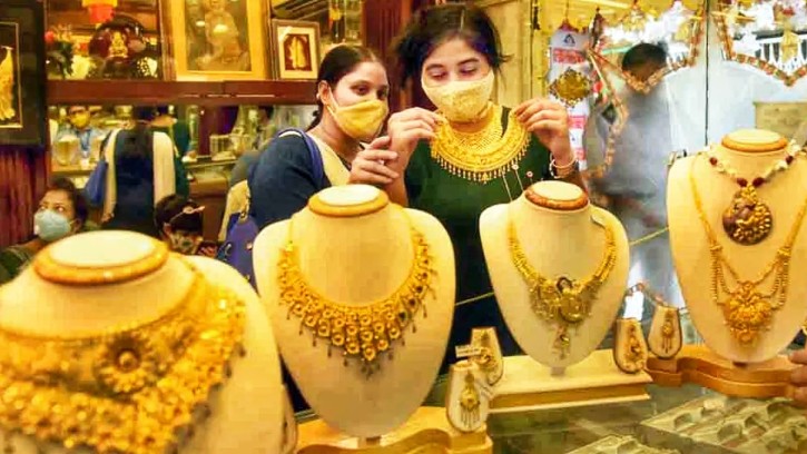 দেশের বাজারে স্বর্ণের দামে বড় লাফ